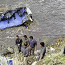 Bus falls 150 meters into river in Peru: at least 6 dead, 32 injured, 6 missing