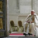 Pope opens Holy Year with traditional opening of the Holy Door