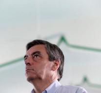 Fillon maintains support center-right