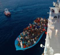 Italians rescue 1400 refugees at sea