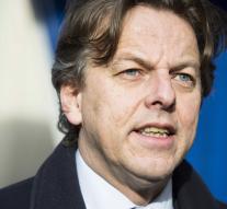 Koenders wants fast Internet global rules