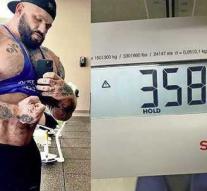 'World's Most Monstrous' Bodybuilder Dies: Ate 2.5 Kilograms of Steak Per Day