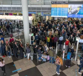 Chaos at Munich Airport: Apologies for Two-Kilometer Queue