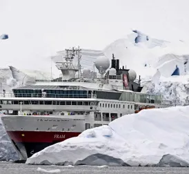 Cruise Ship Forced to Turn Back to Antarctica Due to Engine Failure: Passengers Go on Hunger Strike