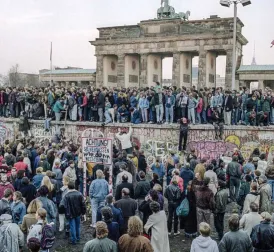 'De Muur' still exists: 35 years after the fall of 'die Mauer', it lives on in the minds of East Germans