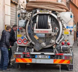 Italian Scammers Arrested for Causing Damage with Sewer Smell