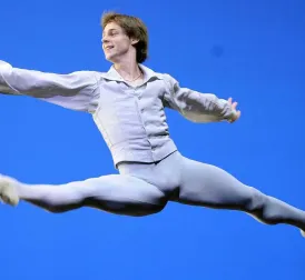 Russian Ballet Dancer Falls from Balcony after Criticizing Kremlin