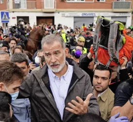 Spanish King Pelted with Mud During Visit to Disaster Area Valencia