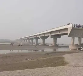 Three dead after GPS steers car onto unfinished bridge in India