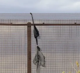 US Court Rules Texas Can Keep Barbed Wire Fence at Border