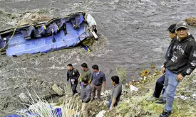 Bus falls 150 meters into river in Peru: at least 6 dead, 32 injured, 6 missing