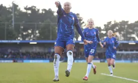 Exciting Weekend in Women's Football: James Saves Chelsea, Kelly Returns, Wolfsburg Thrash Frankfurt