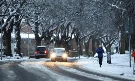 Heavy Snowfall Hits the UK, Disrupting Flights and Daily Life