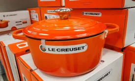 Long Queues at Le Creuset Cookware Sale: Police Intervene in Traffic Chaos