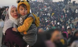 Palestinians Return to North Gaza on Foot After Israeli Withdrawal