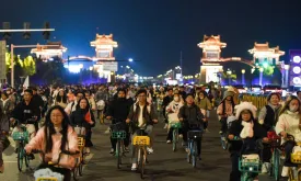 Strict Measures for Bike Tours of 200,000 Chinese Students Blocking Highway to Buy Soup Dumplings