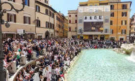 Tourists Disappointed by 'Ugly' Replacement for Trevi Fountain