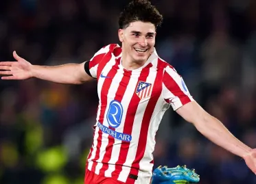 Álvarez Shines as Atlético Defeats Barcelona in Champions League Clash