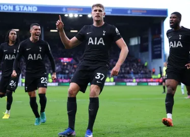 Transfer Rumors: Liverpool, Man United, Real Madrid Eyeing Tottenham's Van de Ven