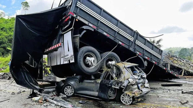 22 Dead After Bus and Truck Collision in Southeast Brazil