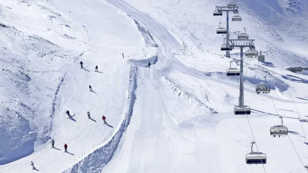 59-Year-Old Skier Dies After Fall in Swiss Alps