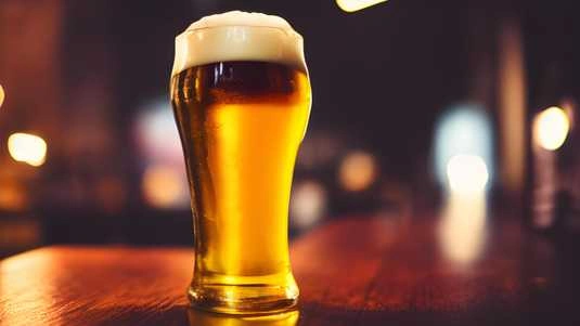 British Scientists Suggest Using Smaller Beer Glasses, Facing Resistance