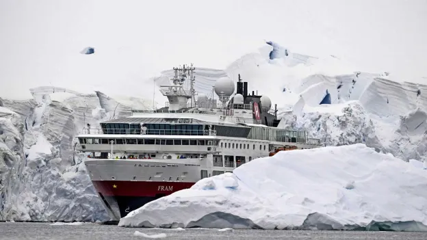 Cruise Ship Forced to Turn Back to Antarctica Due to Engine Failure: Passengers Go on Hunger Strike