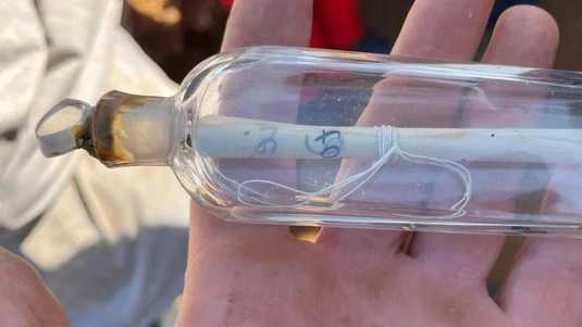 French Amateur Archaeologists Discover 200-Year-Old Message in a Bottle