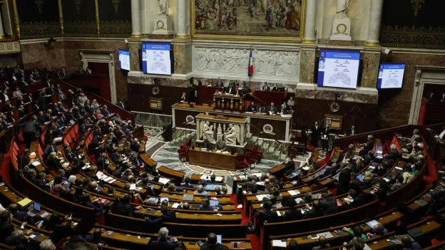 French Parliament Approves Proposal to Extend Budget