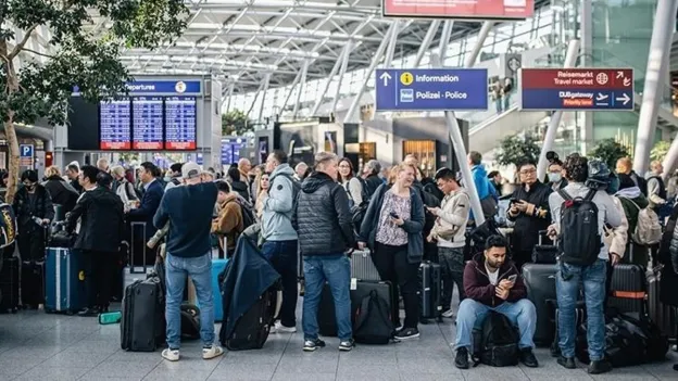 Heavy Snowfall and Freezing Temperatures in Germany: 120 Flights Cancelled at Frankfurt Airport