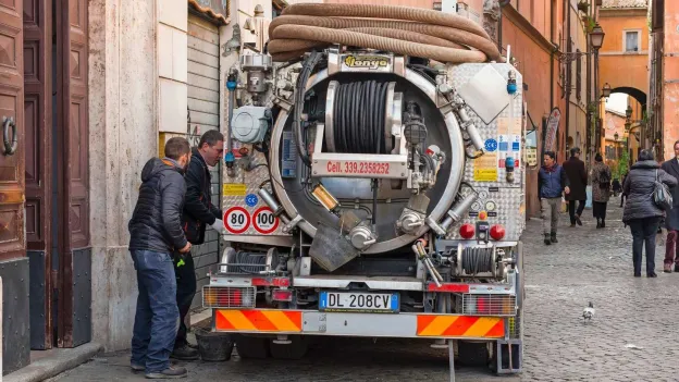 Italian Scammers Arrested for Causing Damage with Sewer Smell