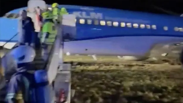 Panic at the Airport! Plane Skids off the Runway During Emergency Landing