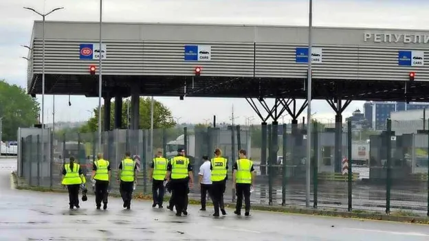 Polish police bust human traffickers for migrant smuggling from Belarus