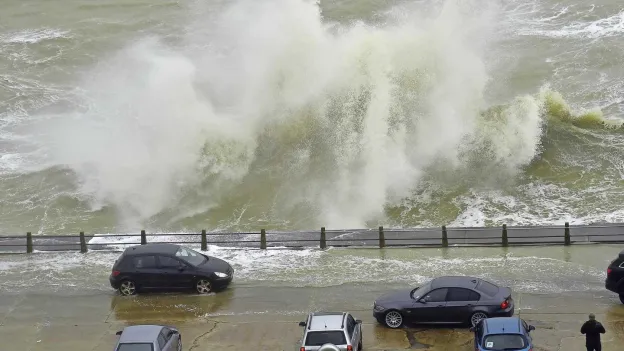 Rare Red Weather Warning for Ireland and Parts of UK as Storm Éowyn Approaches