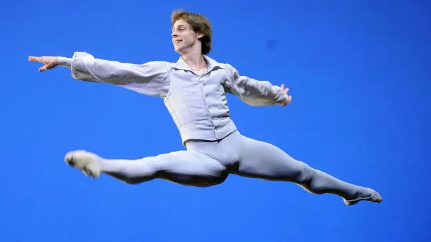 Russian Ballet Dancer Falls from Balcony after Criticizing Kremlin