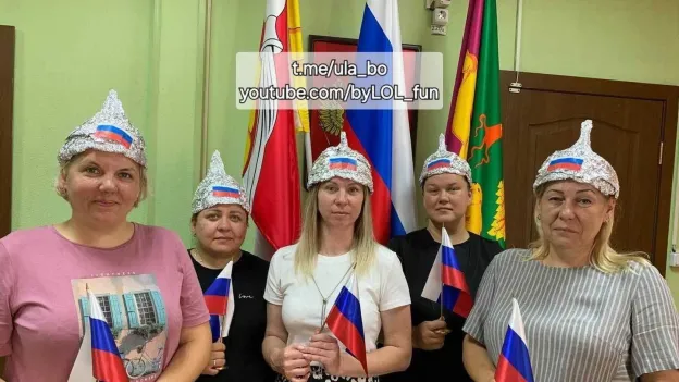 Russian Teachers Duped: Wearing Aluminum Hats as Protection Against 'NATO Satellites'