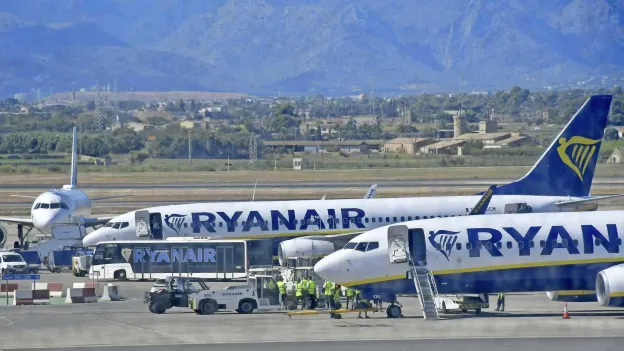 Ryanair to Cut 800,000 Seats on Flights to and from Spain Due to 'Excessive Airport Tax'