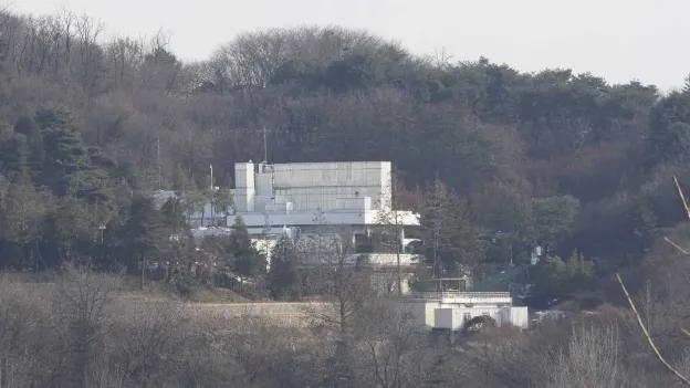 South Korean President's Residence Turned into 'Fort' with Barbed Wire and Vehicle Blockades