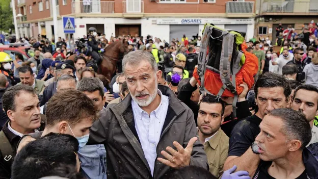 Spanish King Pelted with Mud During Visit to Disaster Area Valencia