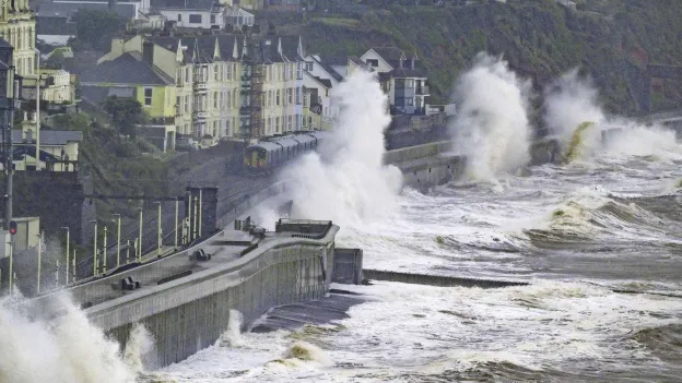 Storm Bert Causes Severe Disruption in the UK and Ireland, at Least Two Dead