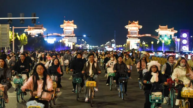 Strict Measures for Bike Tours of 200,000 Chinese Students Blocking Highway to Buy Soup Dumplings