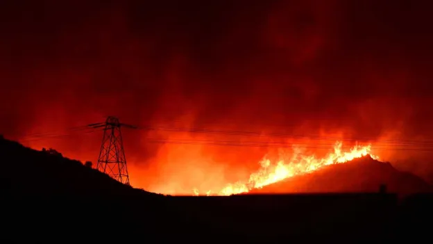 Thousands Flee New Wildfire Near Los Angeles