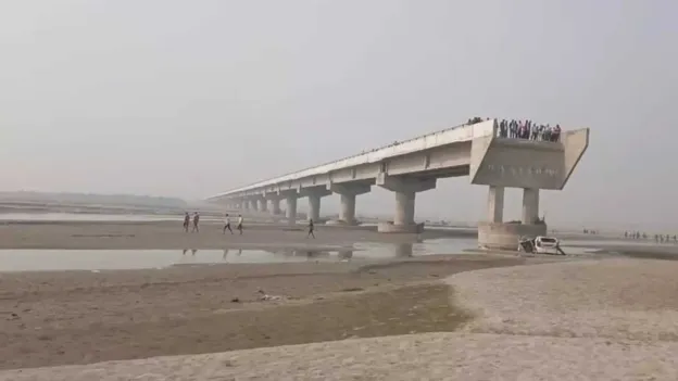 Three dead after GPS steers car onto unfinished bridge in India