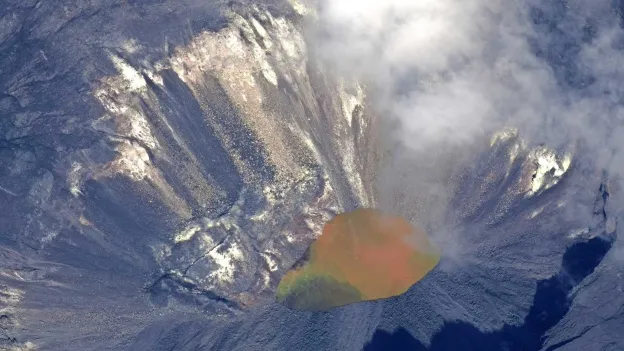 Toddler almost falls into active volcano on Hawaiian island: 'He walked right up to the crater'